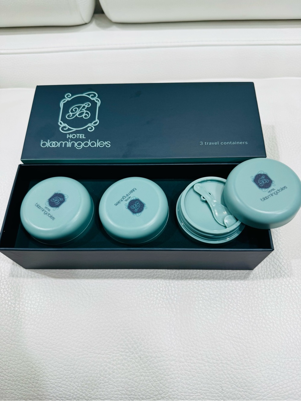Bloomingdale's Travel Containers with lids and spatulas - Mint Green (Set of 3)